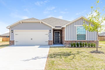 904 NW 6TH ST Newcastle, OK 73065